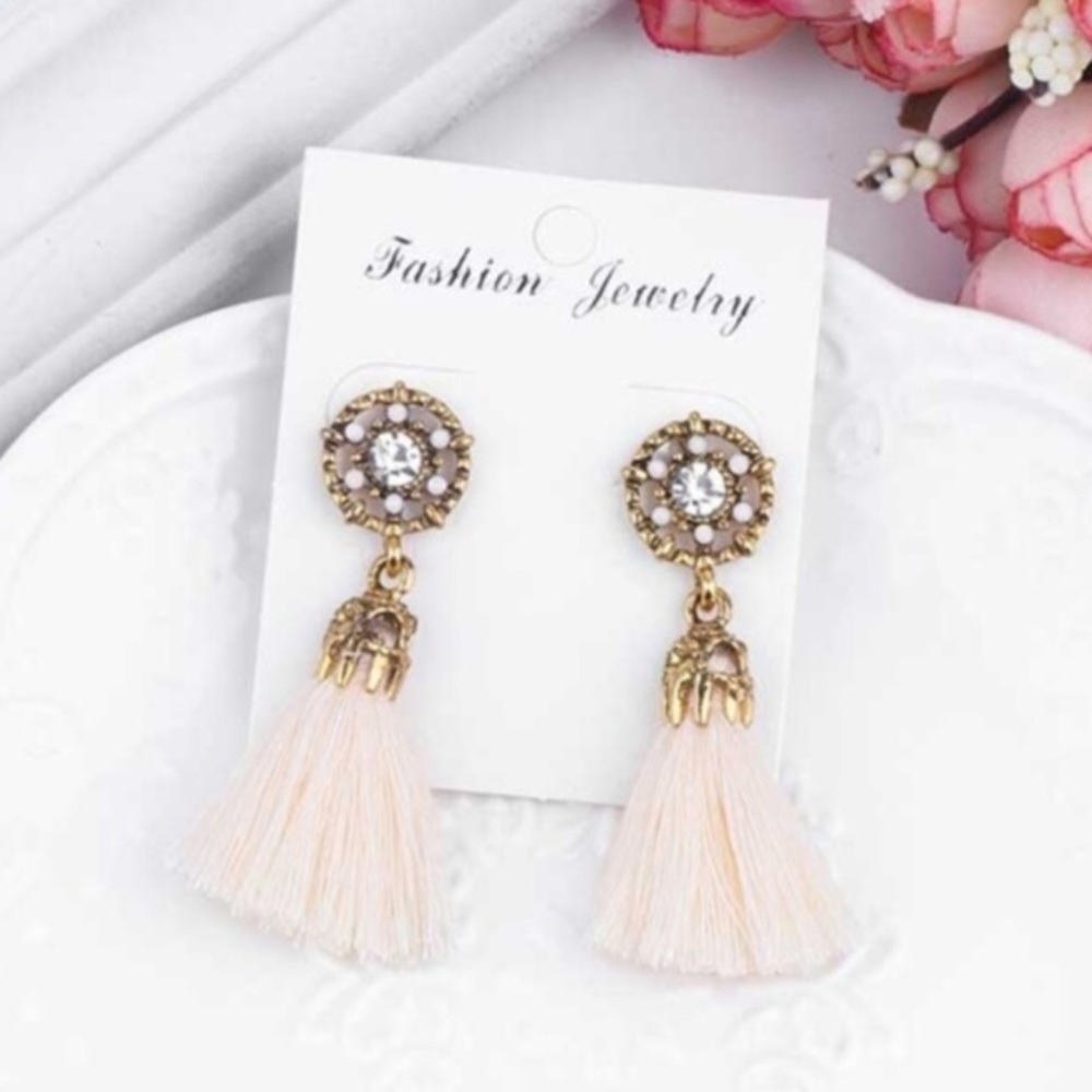 🌞  New Tassel Earrings Jeweled - Ivory